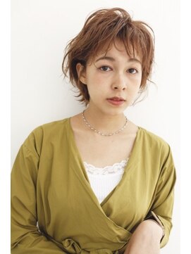 ネオリーブ クーロ(Neolive curro) 耳かけ♪ふんわりショートボブ