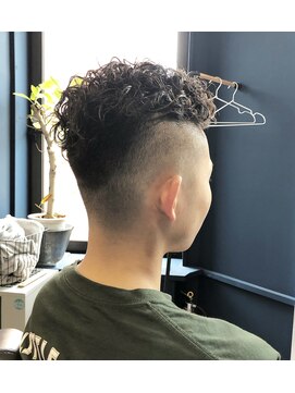 日々(hibi) バチバチのフェードとパーマ