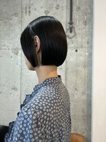 首が綺麗に見える　ミニボブ　切りっぱなしボブ　表参道