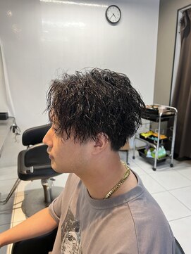 アイズ 海老名(AIZU) ツイストスパイラルパーマ　センターパート　メンズパーマ