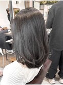 グレージュカラー　艶髪　ミディアムレイヤー　ワンカール