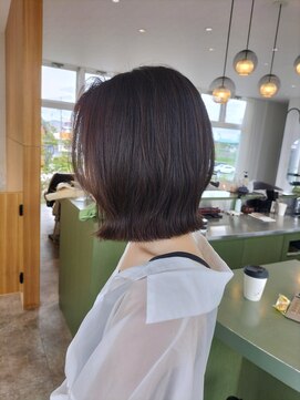 デジー(desir) ぱつっとミディアムボブ