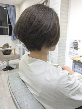 イルヘアーガーデン(illu hair GARDEN) カーキベージュ×シンプルが素敵なショートボブ◇
