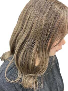 イブー(hibou) ブリーチ有り　ミルクティーベージュ