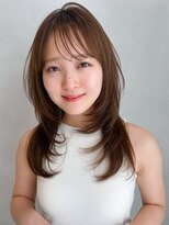 アグノス 青山(Agnos)&nbsp;ミディアムヘアハッシュカットグレージュレイヤー小顔