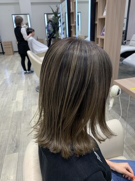 ディーボーイ 健軍店(D-BOY) カーキグレージュとバレイヤージュ