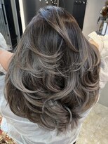 メリー オオサカ(Merly Osaka)&nbsp;上品レイヤー×バレイヤージュ_透明感アッシュグレー_