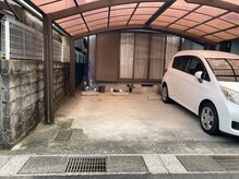 ハンカチノキの雰囲気（駐車場１台ご利用いただけます）