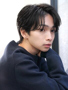ゼロ 渋谷(XeRo) ツーブロック刈り上げなし”緩めパーマ韓流センターパート"