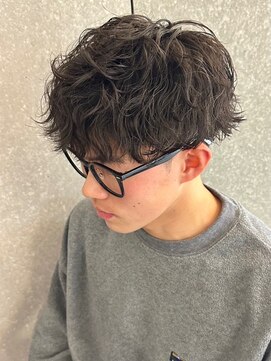 ヒュイル バイ ニアウ(Hwyl by Niau) 波巻きスパイラルパーマメンズカットツイストスパイラルパーマ