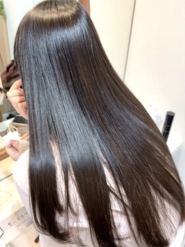 アマニ ヘアー ホスピタル(AMANI. HAIR HOSPITAL) AMANI 光沢が心地よいストレートヘア