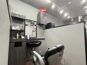 スカット 新宿(Sucut)の写真/周りを気にせずリラックスしながら、理想のスタイルを見つけて自信につながるサロン!<理容室>[メンズ/新宿]