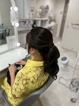 ラモ(RAMO) 暗髪綺麗めポニーテール