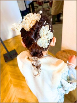 シロ(.siro) キッズヘアアレンジと髪飾り