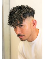 フランクスバーバー アンド ビアークラブ(FRANK'S BARBER and BEER CLUB) ツーブロックサイドパートスペインカール波巻きパーマ I