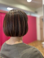 スノウ(snow)&nbsp;白髪ぼかしなボブ