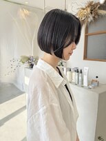 エメ 小山(Aimer)&nbsp;前下がりボブ/切りっぱなしボブ/前髪なし