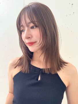 ファナ(fha-na) 顔周りで個性的な切りっぱなしスタイル