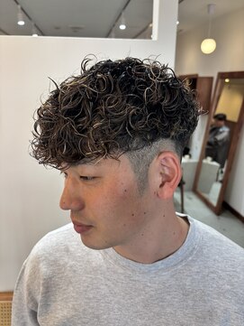 グラフ 立川(Graph.) スペインカールメッシュフェードパーマ