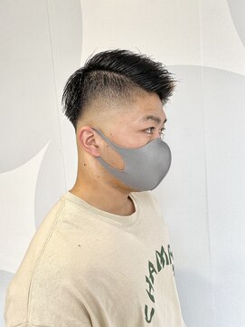 ブレイズ ザ サロン(BLAZE THE SALON) シンサイ風スキンフェード7:3パート黒髪ショート【BLAZE 大庭】