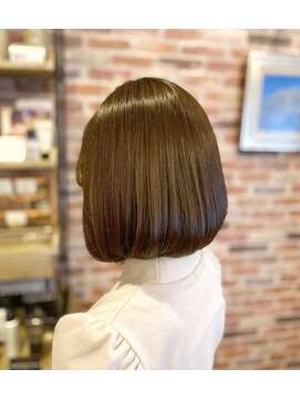 アートアンドヘアーデザイン ダイアリー(Art Hair design Diary) 【Diary】 光を纏うツヤボブ
