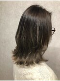 シルバーグレージュ×外ハネ×グラデーションカラー