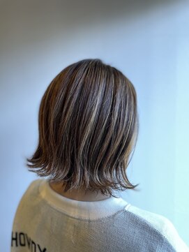 アライアオーロ(Alaiaolo) 切りっぱなしボブ×ハイライトカラー