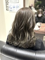 アフロディーテ(Aphrodite)&nbsp;レイヤー巻き髪が可愛いオリーブグレージュ