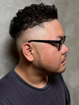 ディスイズバーバーサード(THIS IS BARBER 3rd) 刈り上げ スキンフェード かき上げ 短髪ワイルド 短髪パーマ