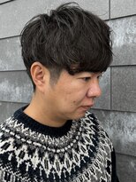 ヒュイル バイ ニアウ(Hwyl by Niau) MEN’S HAIRセンターパートスパイラルパーマニュアンスパーマ