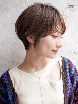 カライング(ing) 大人可愛い20代30代40代黒髪前下がりひし形小顔ボブ丸みショート