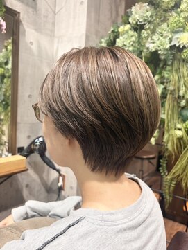 マユリ 相模大野(Mayuri) 40代50代 大人女性の襟足すっきり丸みショート