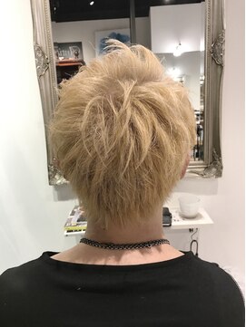 アンティガ(ANTIGA) 上品な金髪★ホワイティゴールド