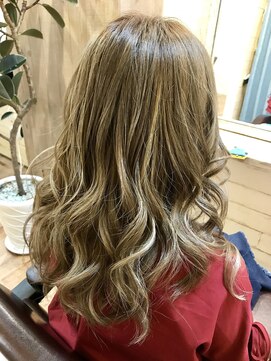 フィックスヘアー なんば(FIX-hair) 透明感☆ハイライトアッシュ/ミントアッシュ/ウェーブ巻き