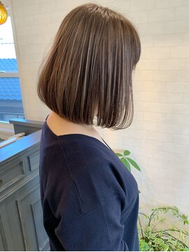 トルーフ(TLOOF) 前下がりボブ×白髪ぼかしハイライト