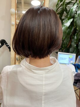 ビハインドザカーテン(BEHIND THE CURTAIN) アシメボブ×明るい白髪染め