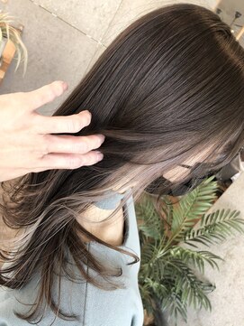 エモ(emo) ホワイトブラウン×イヤリングカラー