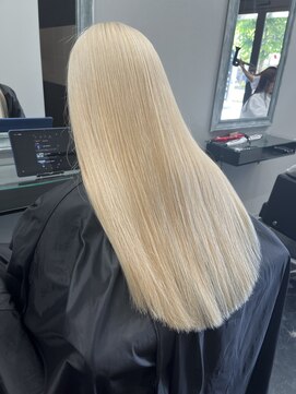 バレ(BALE) ブロンド/抜きっぱなし/金髪/ブリーチ/ハイトーン/滋賀ブリーチ