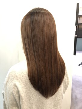 ニューカマー バイ ヘッドライト シブヤ(NEW COMER by HEADLIGHT shibuya) ナチュラルストレート×艶髪