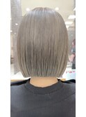 綺麗なシルエット◎シアーグレージュ×艶感ぱつっとボブ