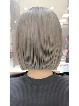シエル ドゥ サワ(ciel de SAWA) 綺麗なシルエット◎シアーグレージュ×艶感ぱつっとボブ