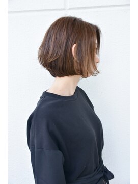 キアラ(Kchiara) 首元すっきりのショートボブ