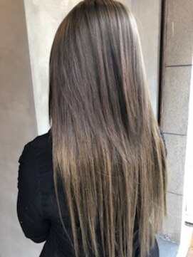 レヴィーマム(Revie mum) くすみが綺麗なモノトーンベージュ