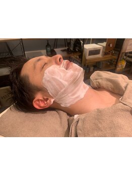 カットとソフトシェービングのセットが大人気！メンズの髭・眉メニューで印象UP!!デキる男に大変身◎