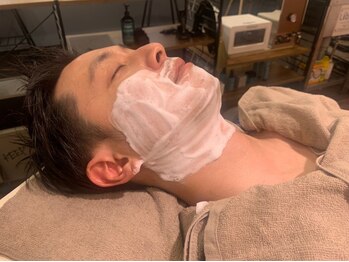 リバティーズカットクラブ(Liberty's cut club)の写真/カットとソフトシェービングのセットが大人気!メンズの髭・眉メニューで印象UP!!デキる男に大変身◎