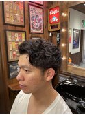 メンズ　強めの七三くるくるパーマ