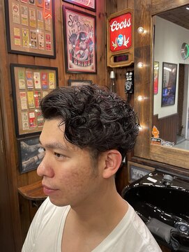 ヘアーデザイン スワロー(hair design Swallow) メンズ　強めの七三くるくるパーマ