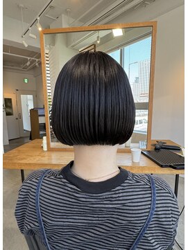 イーナ(17 HAIRMAKE&NAIL) 【土佐堀17】シンプルボブ