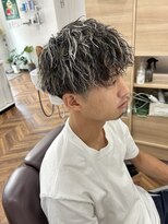 ヒカリ バイ イサミ 西川口(Hikari by ISAMI)&nbsp;韓国マッシュスペインカールスパイキーショート〈理容室〉西川口