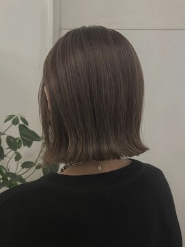 キー(kii) ぱつんとボブとシークレットハイライト